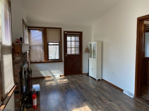 115 Rollins Trl, Hopatcong, NJ 07843-1741