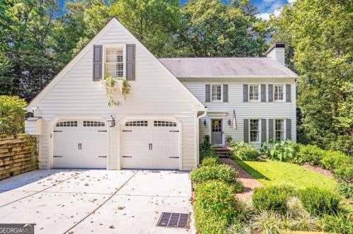 6760 Chesapeake Pt, Atlanta, GA 30328-2749