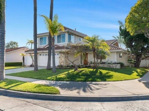 21771 Kiowa Ln, Huntington Beach, CA 92646-7833