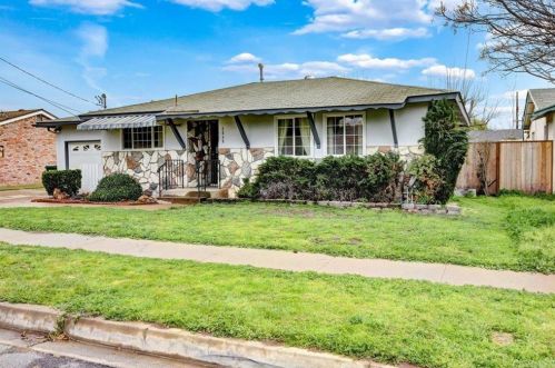 2049 Lee Dr, Escondido, CA 92027-1730