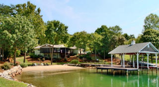 112 Island Ln, Huddleston, VA 24104-2909