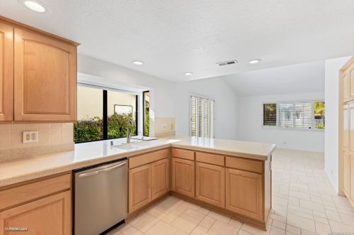 2021 Sonora Ct, Vista CA  92081-8946 exterior