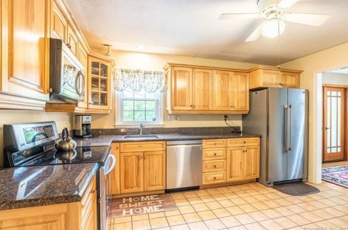 53 Turkey Roost Rd, Upper Stepney, CT 06468-3127
