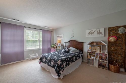 270 Budding Rdg, Southington CT  06489-4226 exterior