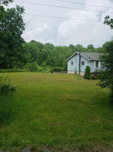 75 Hickory Rd, Wantage, NJ 07461-3207