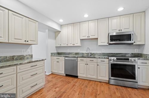 2191 Greenkeepers Ct, Herndon, VA 20191-3845