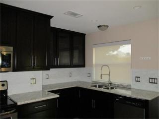 2615 Lazybrook Dr, Houston TX  77008-1005 exterior