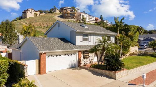 18901 Parkview Ter, Santa Ana, CA 92705-1232
