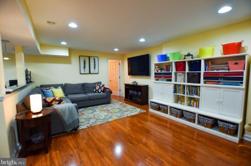 343 Sayre Dr, Princeton NJ  08540-5839 exterior