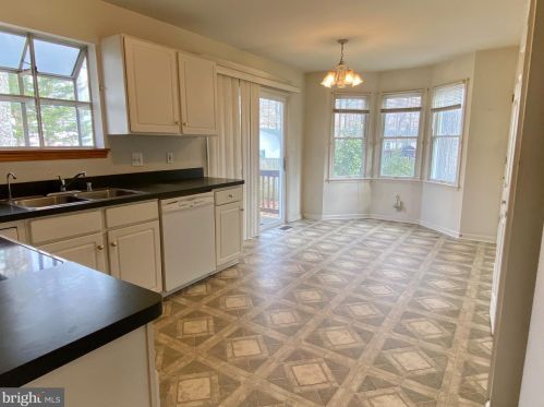 1304 Avalon Blvd, Shady Side MD 20764-9683 exterior