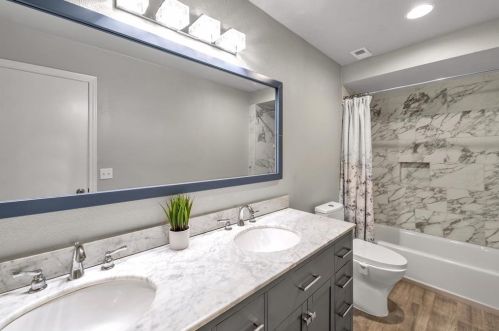 1011 Oxfordshire Dr, Carrollton TX 75007-4817 exterior