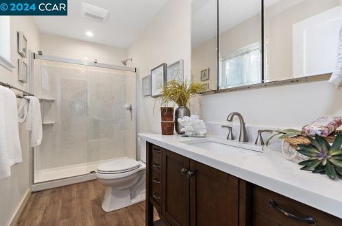1945 Encima Dr, Concord CA  94519-2207 exterior