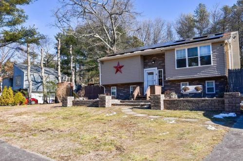 6 Birchwood Ln, Coventry, RI 02816-7902