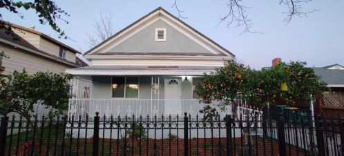 1520 Hunter St, Stockton, CA 95206-2049