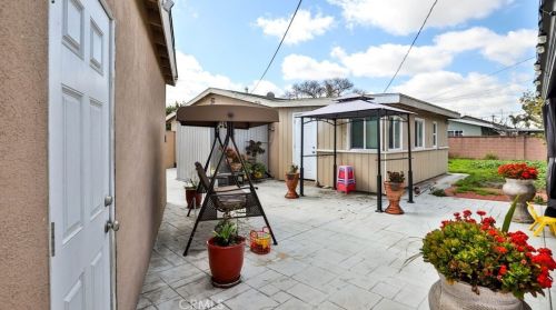 2655 Shadow Ln, Anaheim CA  92801-3036 exterior