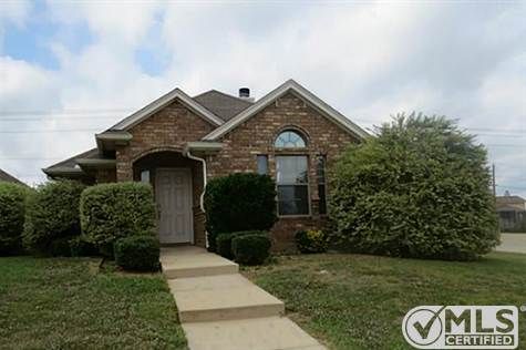 647 Stribling Cir, Azle, TX 76020-2684