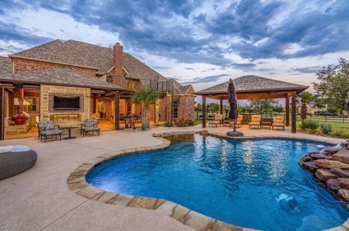 749 Mnr Dr, Argyle TX 76226-5923 exterior