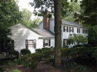 300 Fairlane Dr, Spartanburg, SC 29307-3810