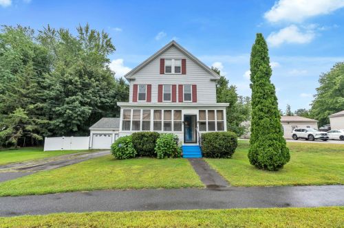 82 6th St, Dover, NH 03820-2643