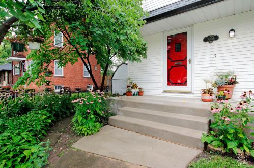 1006 Keith Ave, Waukegan, IL 60085-1740