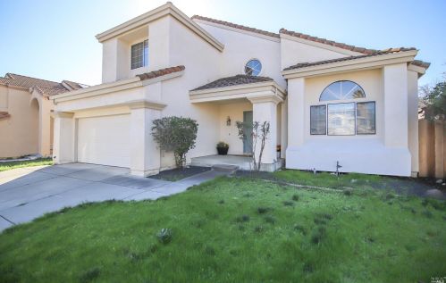 764 Shannon Dr, Vacaville, CA 95688-9254