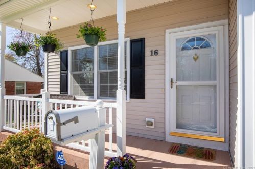 16 Arnold St, Middletown, CT 06457-5402