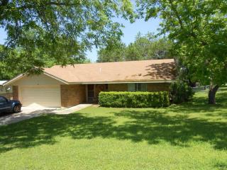 8 Sheppard Ln, Lampasas, TX 76550-2309