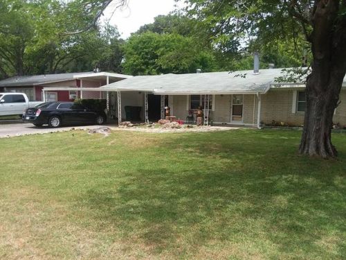 1613 Comanche Ln, Lakeside Heights, TX 78639-4517