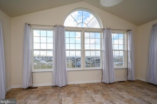 2331 Water Garden Dr, Hanover PA 17331-8319 exterior