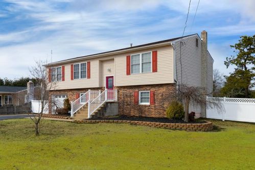 1264 Middle Ave, Waterford, NJ 08089-1905