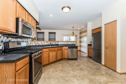 21133 Gray Hawk Dr, Matteson, IL 60443-3309
