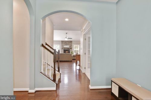 40 Cooper Run St, Lovettsville, VA 20180-8648