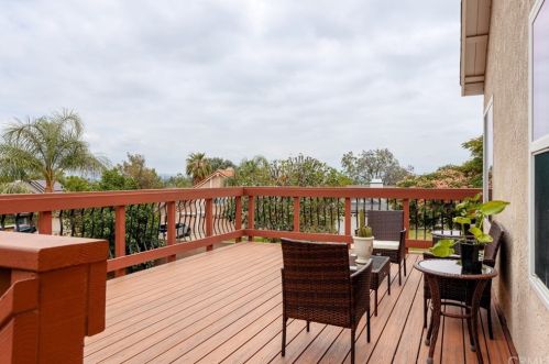 8450 Tamarind Ln, Riverside CA  92509-5180 exterior