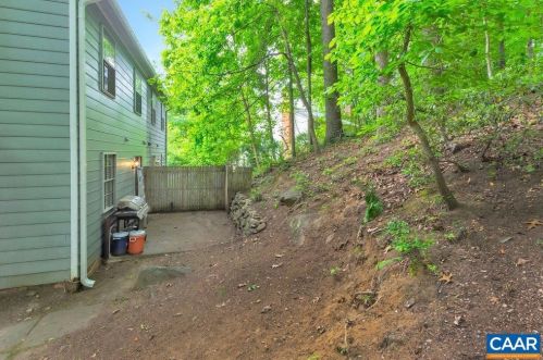 2321 Berkshire Rd, Charlottesville, VA 22901-2712
