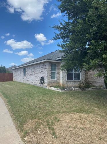 1116 Rosedale Springs Ln, Fort Worth TX  76134-8471 exterior
