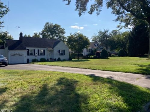 25 Acken Dr, Clark, NJ 07066-2946