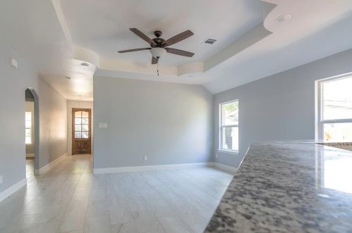 709 Winnie St, Fort Worth TX  76112-6332 exterior