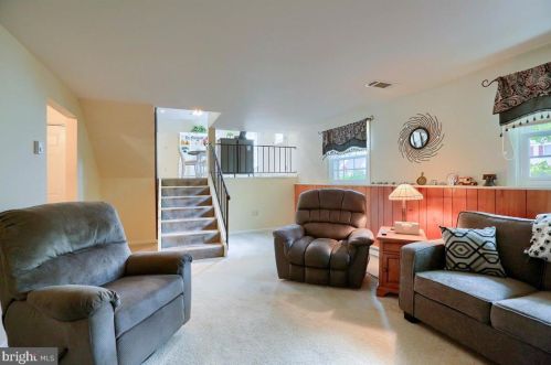 2410 Creek View Dr, Lancaster PA  17602-1450 exterior