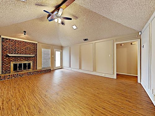 1504 Elizabeth Dr, Carrollton TX  75007-2827 exterior