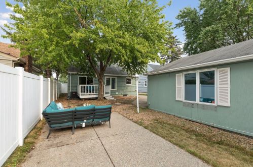 1129 Cleveland Ave, Saint Paul MN  55116-2506 exterior