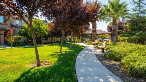 5283 Gramercy Cir, Fairfield CA  94533-6680 exterior