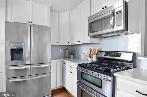 407 Greenbrier Dr, Silver Spring MD 20910-4230 exterior