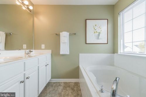 228 Lord Fairfax St, Charles Town WV  25414-2607 exterior