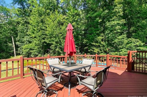 129 Fairview Dr, Wapping, CT 06074-2249