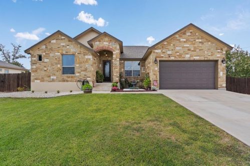 241 Cardinal Loop, Hills, TX 78659-4877