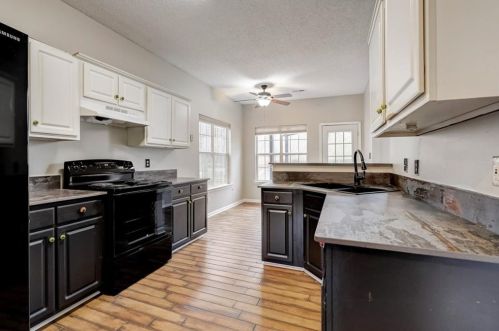 80 Mosswood Dr, Newnan, GA 30265-2721