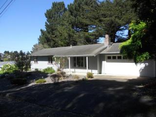 2245 Parkwood Blvd, Eureka, CA 95503-7042