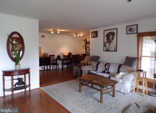 7104 Vellex Ln, Annandale, VA 22003-6026