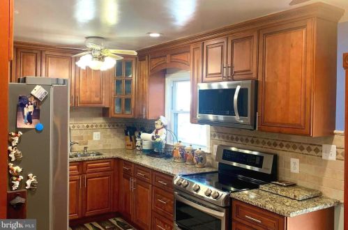 13803 Mapledale Ave, Woodbridge, VA 22193-4459