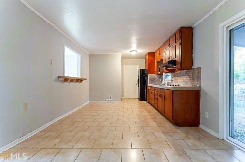 49 Charlotte Dr, Mableton, GA 30126-1800